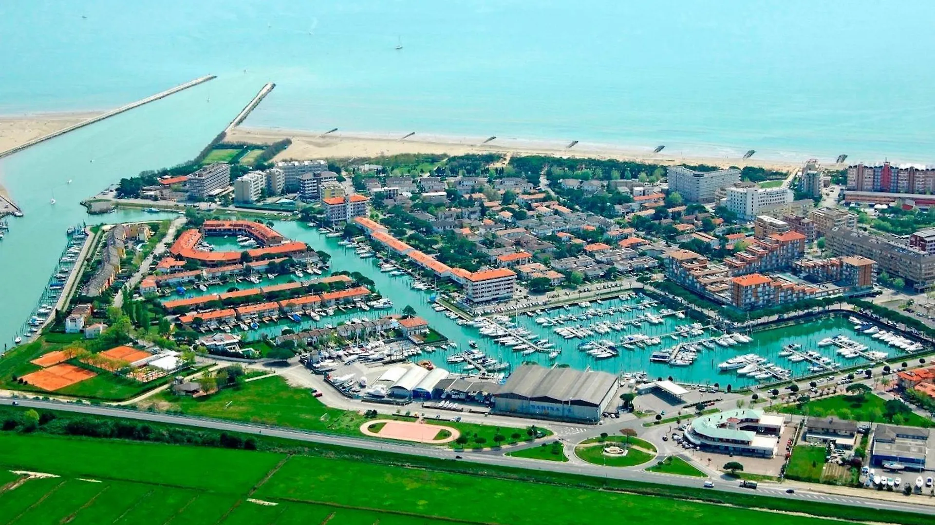 Homely Apartment With Terrace Overlooking The Pool Porto Santa Margherita di Caorle Włochy